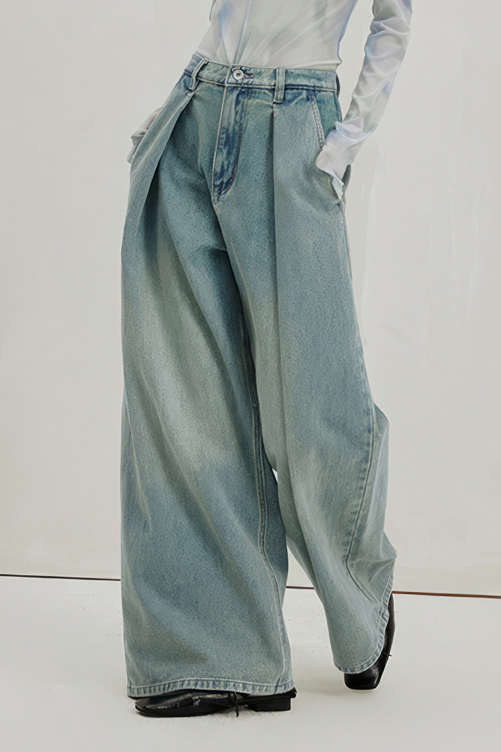 Jeans mit weitem Bein und Bundfalten - Blau