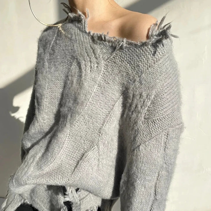 Langer Strickpullover mit Rissen - Grau