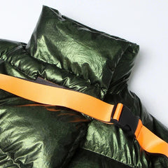 Dunkelgrüne, übergroße Pufferjacke mit unregelmäßigem Saum