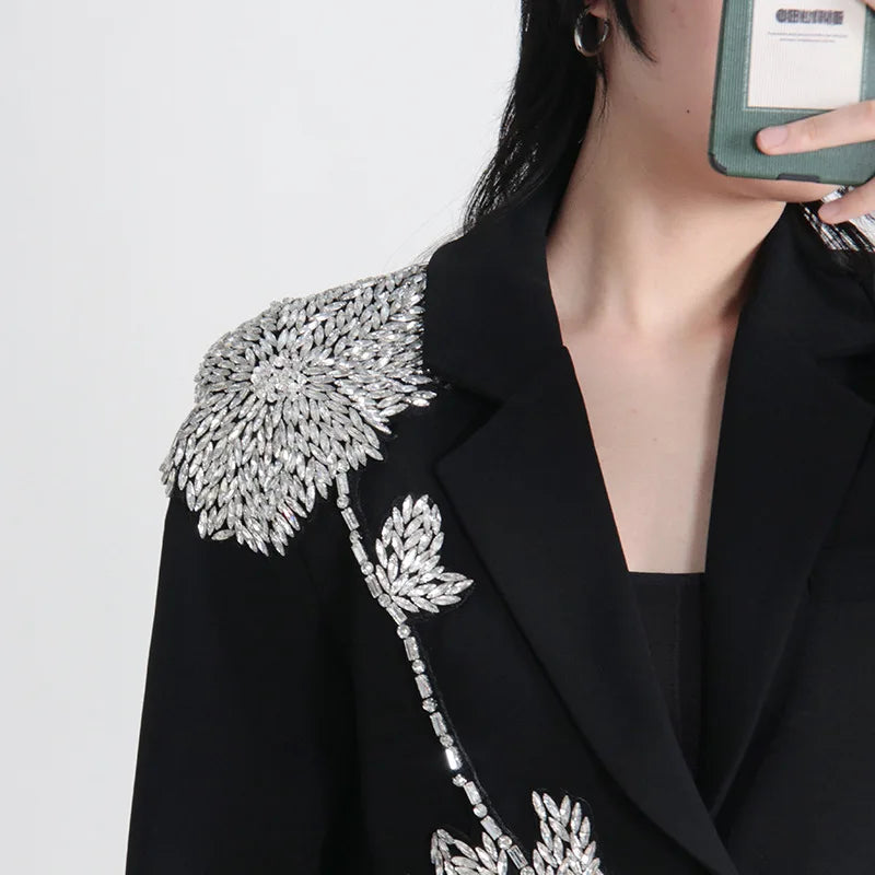 Blazer noir avec fleur en strass