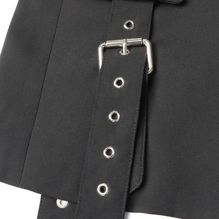 Blazer noir à ceinture et bretelles