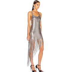 Asymmetrisches Fransenkleid mit Wasserfallausschnitt und rückenfreiem Metallnetz - Silber