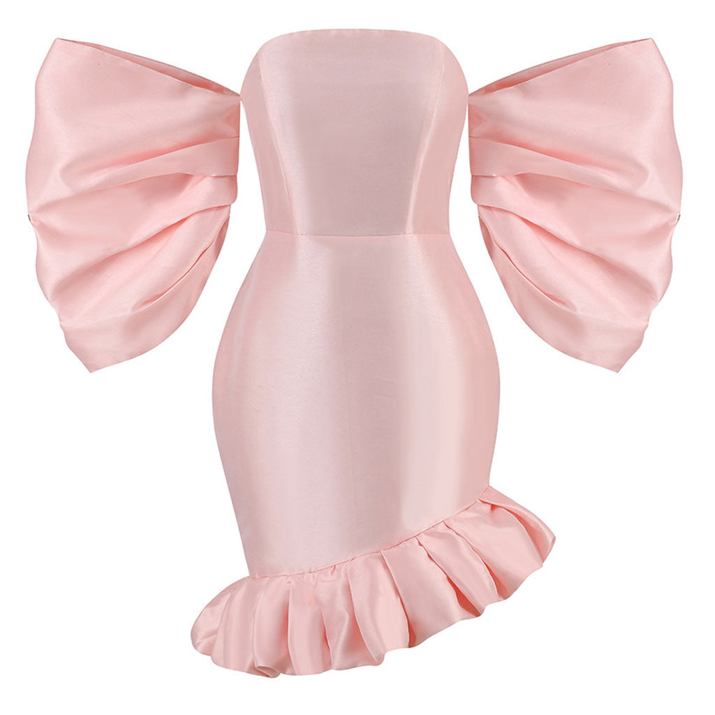 Asymmetrisches, schulterfreies, figurbetontes Mini-Partykleid aus Satin mit Rüschensaum und Puffärmeln