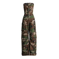 Trägerloser Jeans-Jumpsuit mit Camouflage-Print und Cargotasche vorne und weitem Bein