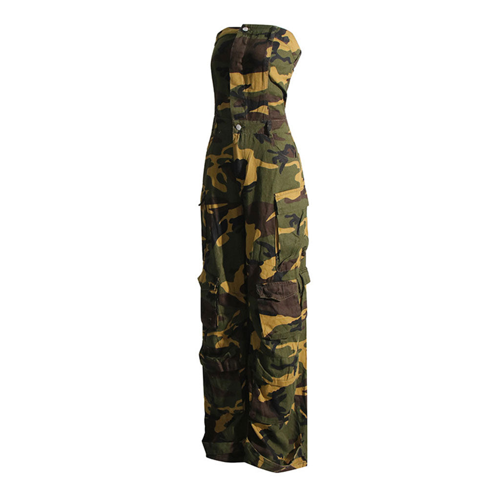 Trägerloser Jeans-Jumpsuit mit Camouflage-Print und Cargotasche vorne und weitem Bein