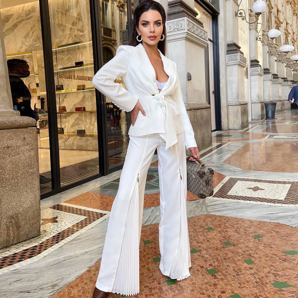 Ensemble blazer chic noué sur le devant, plissé, zip et pantalon orné - Blanc