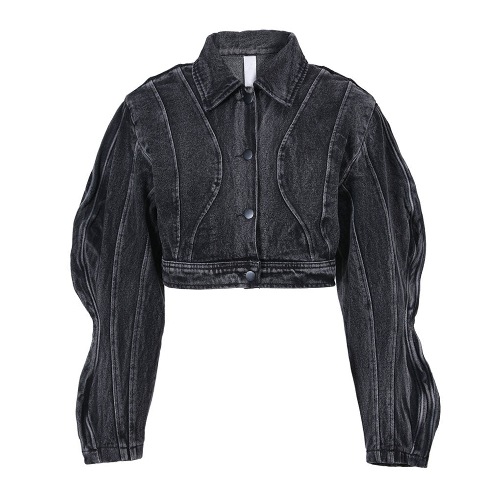 Coole, kurze Jeansjacke mit 3D-Wellenärmeln, gefaltetem Kragen und Button-Down-Kragen