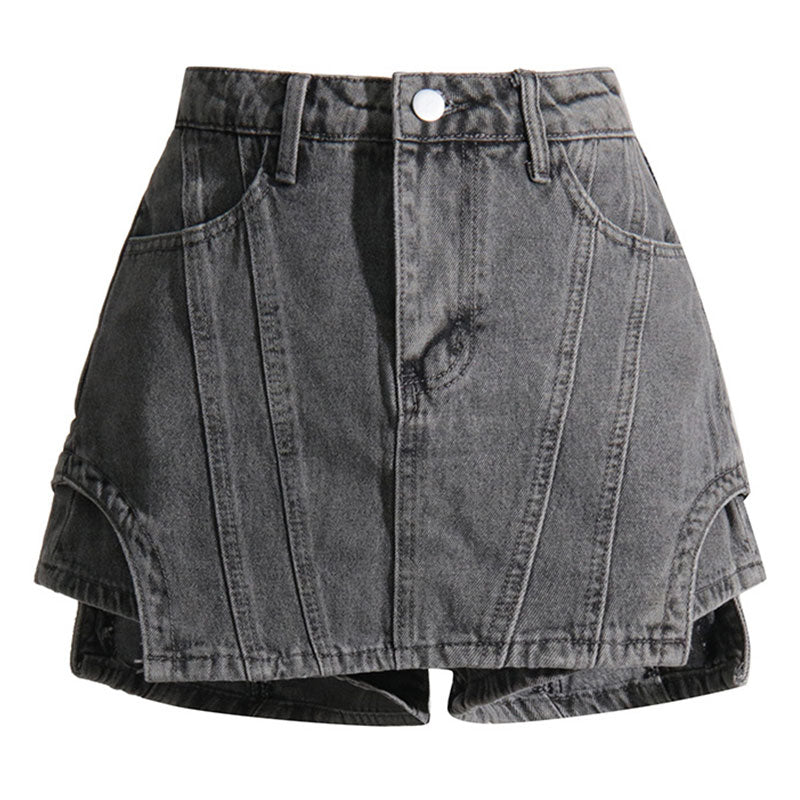 Cooler, einfarbiger, mehrlagiger Jeans-Skort mit sichtbaren Nähten und hoher Taille