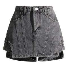 Cooler, einfarbiger, mehrlagiger Jeans-Skort mit sichtbaren Nähten und hoher Taille