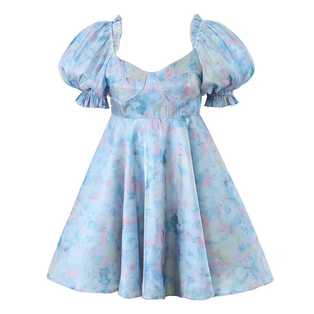 Robe mini d'été ajustée et évasée à col en cœur et manches bouffantes avec imprimé tie dye