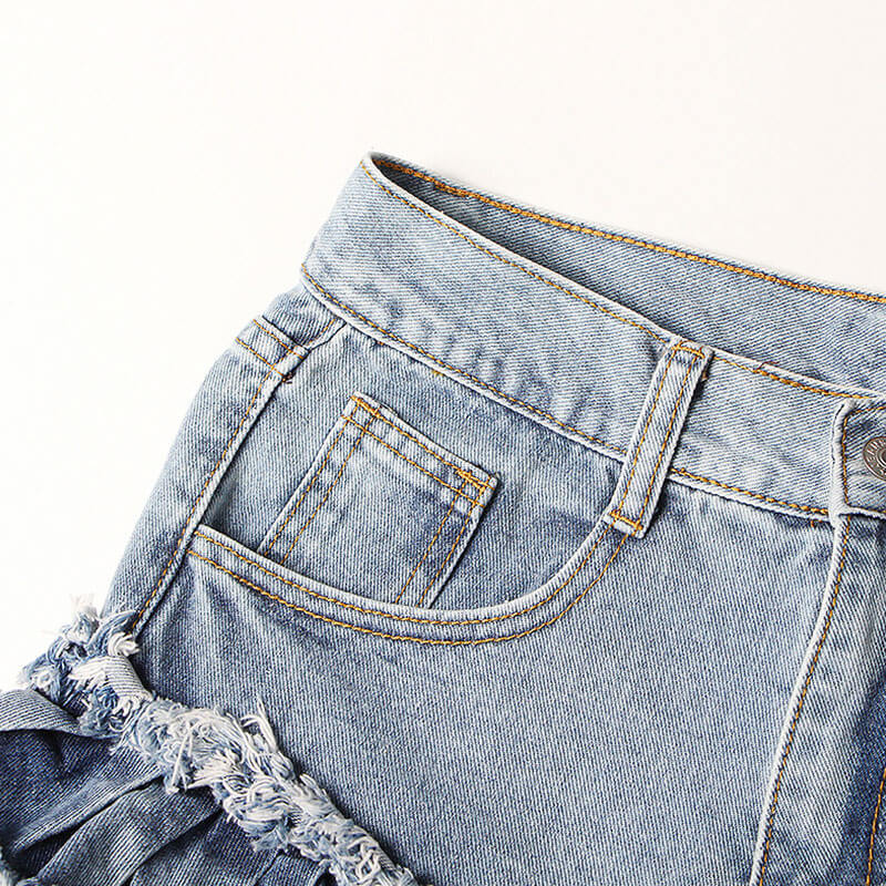 Short en jean taille haute à volants superposés et détails effilochés