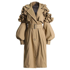 Dramatischer Trenchcoat mit Rüschen an der Schulter und Puffärmeln und Knopfleiste sowie Gürtel - Khaki