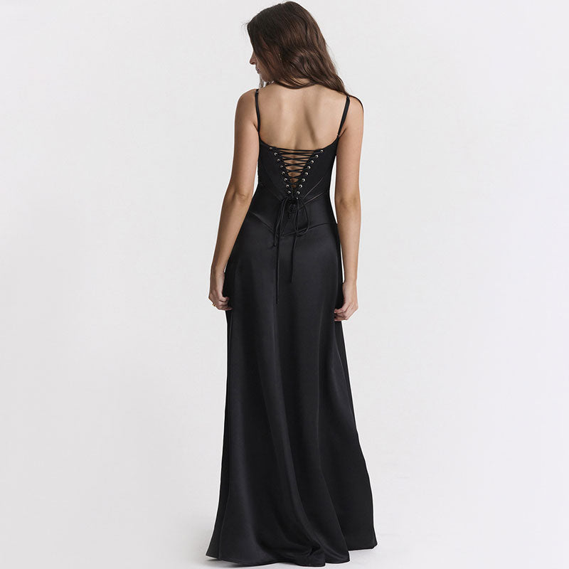 Elegantes, figurbetontes Maxi-Abendkleid aus Satin mit Schnürung und Spaghettiträgern