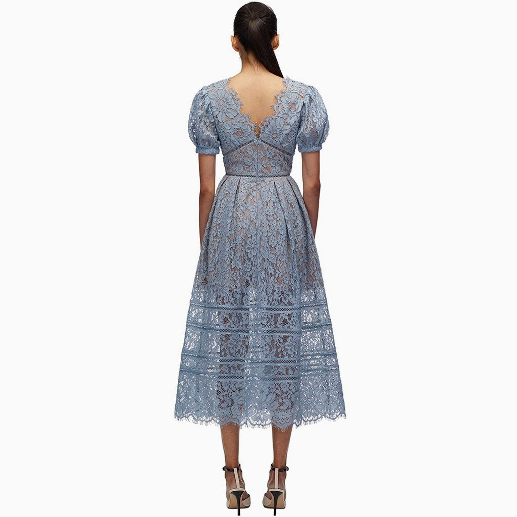 Robe mi-longue élégante en dentelle brodée à manches bouffantes et col en V - Bleu poudré