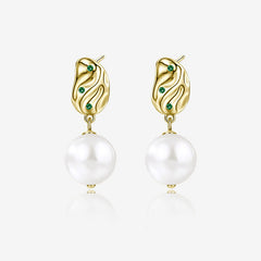 Boucles d'oreilles pendantes en perles baroques martelées en oxyde de zirconium cubique émeraude