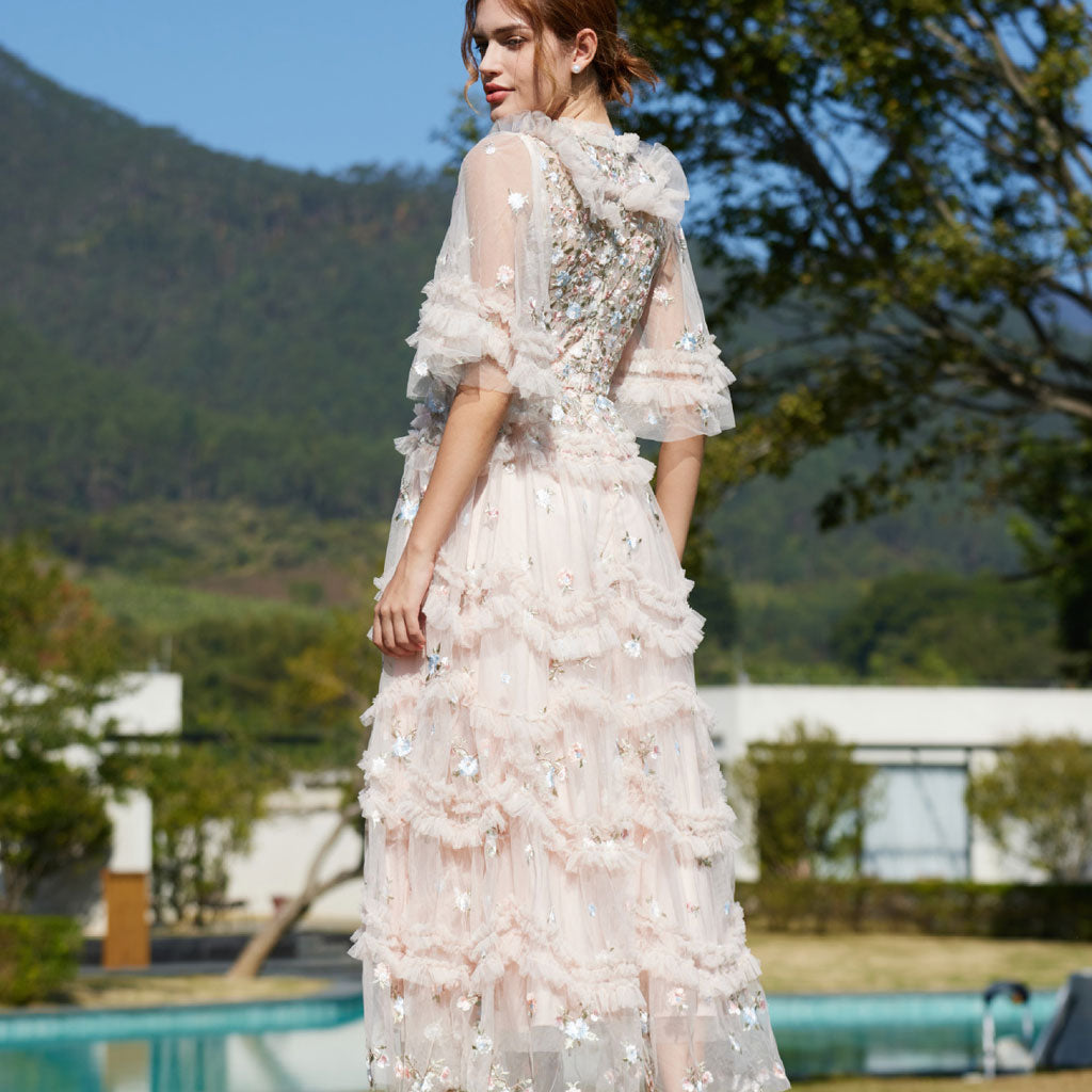 Robe longue d'été en tulle fleuri brodé à volants et manches cloches