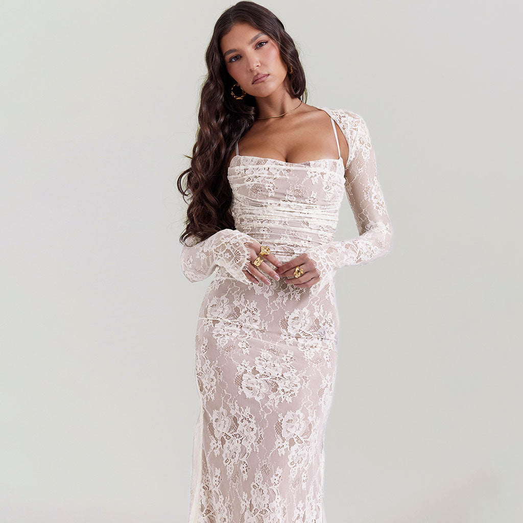 Robe de soirée longue en dentelle florale à bretelles spaghetti exquise sans manches froncées