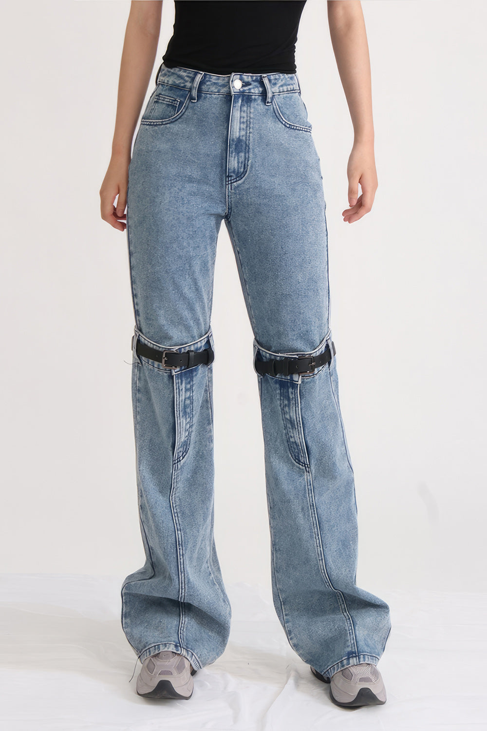 High Waist Jeans mit Knieausschnitten - Blau