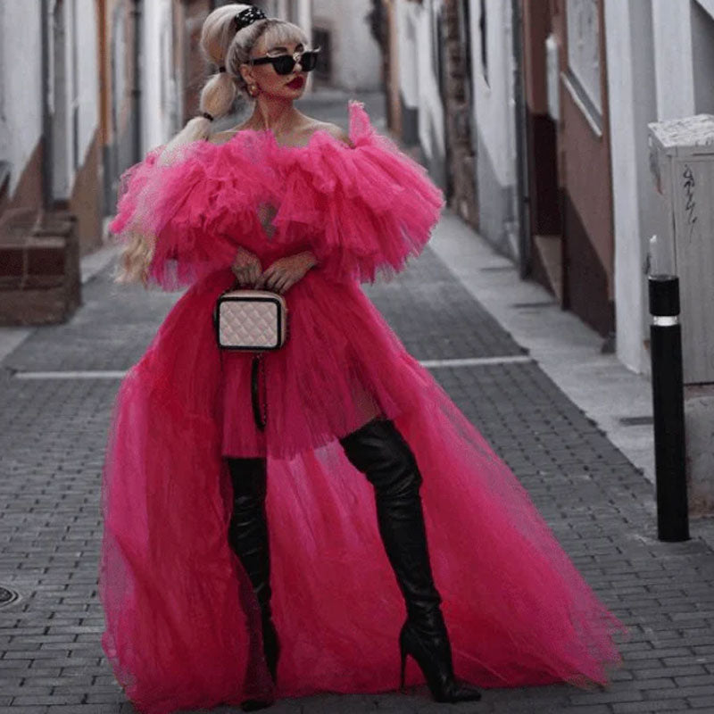 Robe de soirée à volants en tulle à encolure en V profond et manches flottantes