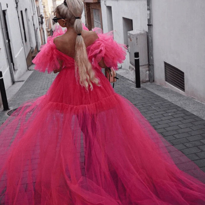 Robe de soirée à volants en tulle à encolure en V profond et manches flottantes