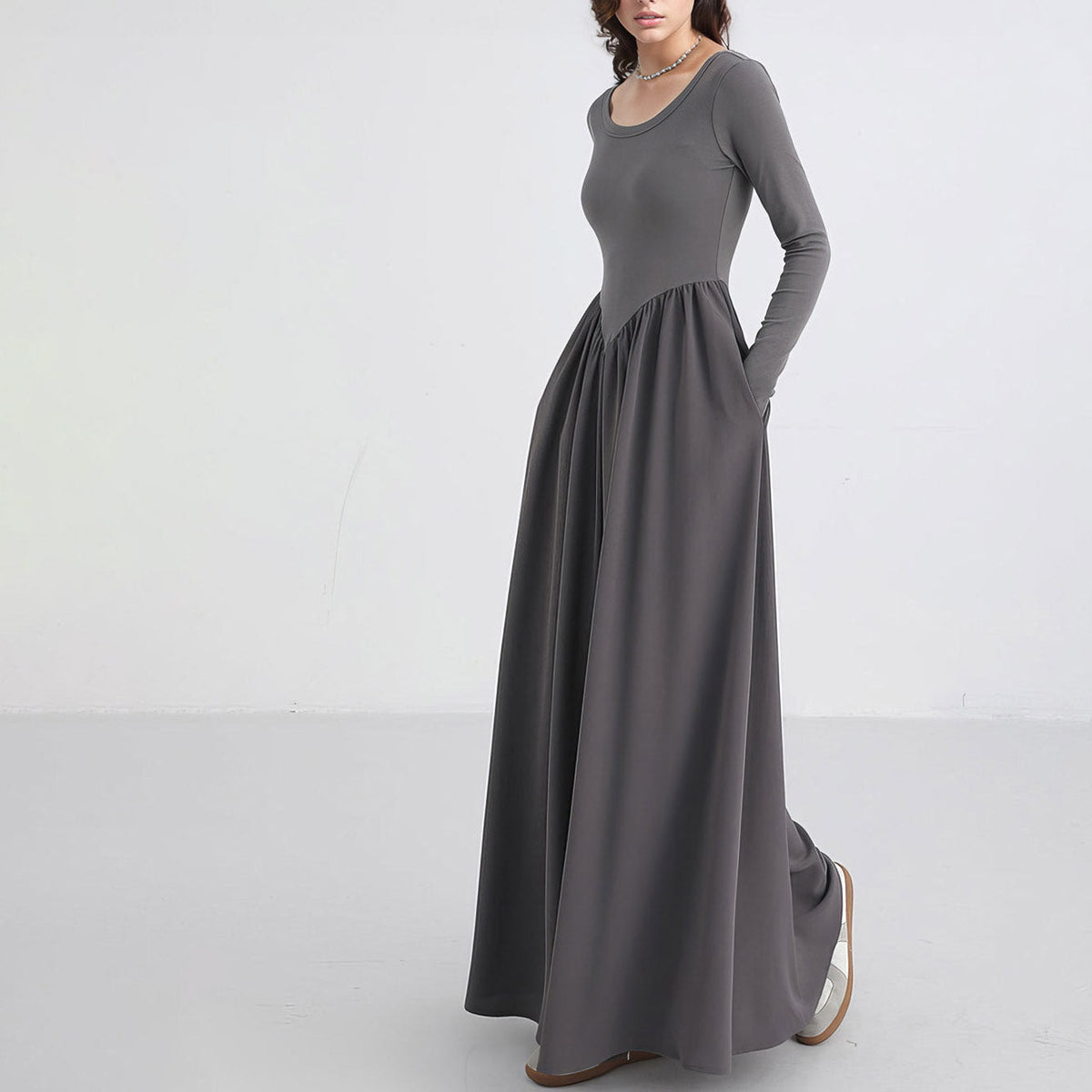 Robe longue grise avec taille en V