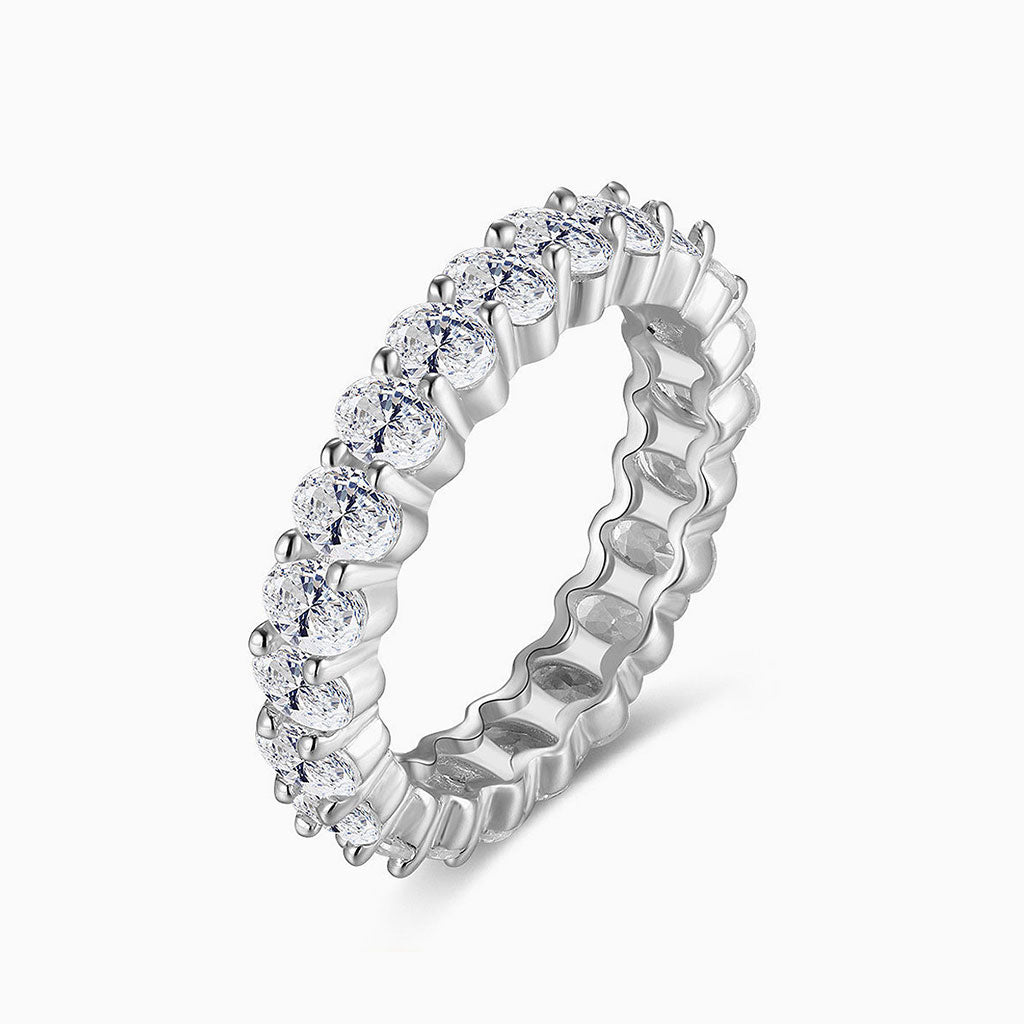 Iced Out Ovaler zweifarbiger Ewigkeitsring aus Sterlingsilber mit Zirkonia