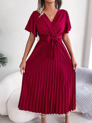 Plissiertes Midikleid mit V-Ausschnitt und Bindegürtel