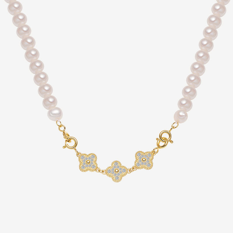 Collier avec perles d'eau douce et zircone cubique en forme de trèfle et sourire baroque