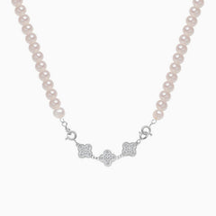 Collier avec perles d'eau douce et zircone cubique en forme de trèfle et sourire baroque