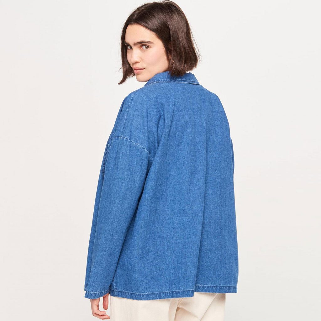 Langärmlige Jeanshemdjacke mit Reverskragen und Knebelknopf - Blau