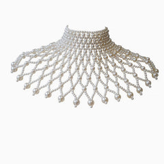 Collier ras du cou luxueux en perles baroques artificielles tissées ajourées