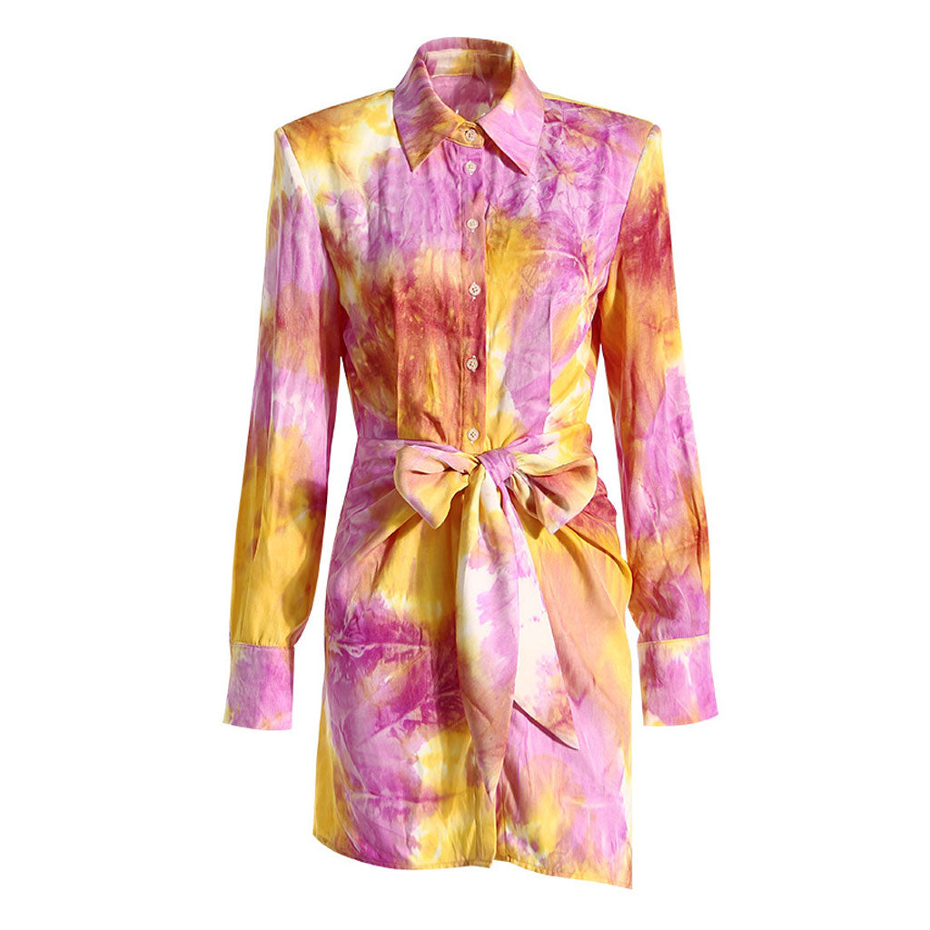 Robe chemise courte boutonnée à manches longues et col à imprimé tie dye multicolore