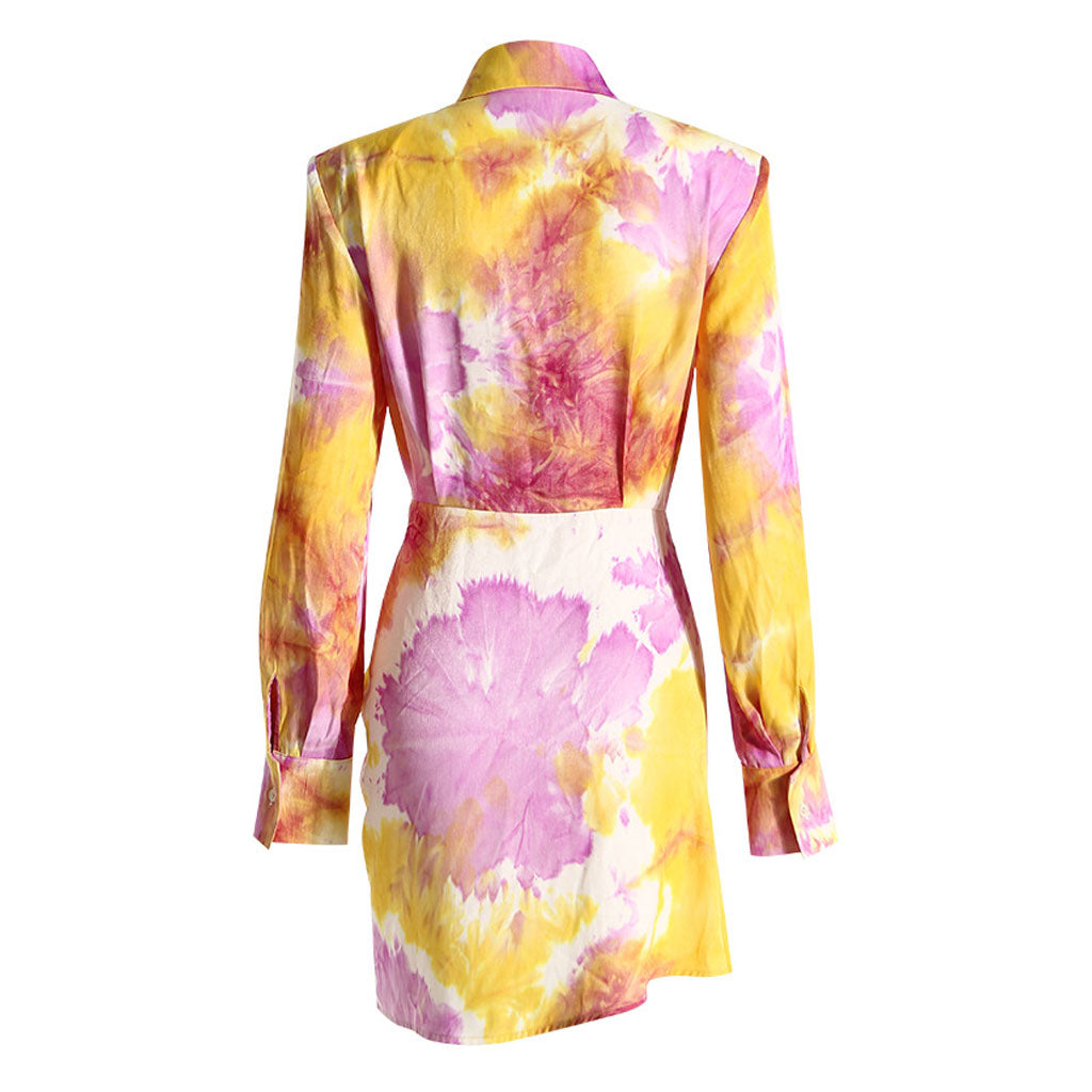 Robe chemise courte boutonnée à manches longues et col à imprimé tie dye multicolore