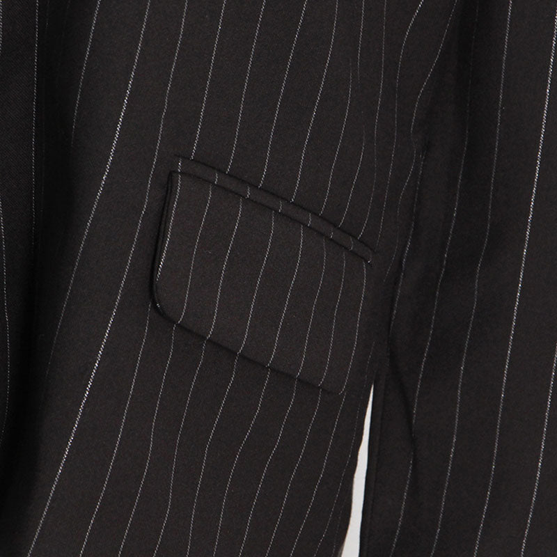 Übergroßer, einreihiger Blazer mit Kristallverzierung, CutOut, Reverskragen und Streifen