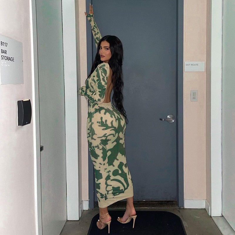 KYLIE Langärmliges rückenfreies Kleid mit GRÜNEM PRINT