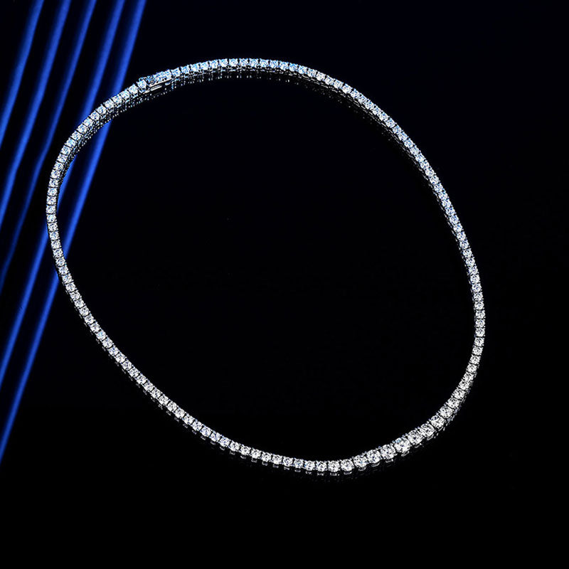 Tenniskette aus rhodiniertem Sterlingsilber mit abgestuftem Moissanit