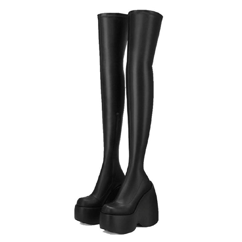 Sassy Overknee-Stiefel mit runder Zehenpartie und geometrischem Absatz - Schwarz