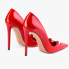 Sinnliche Stiletto-Pumps aus Lackleder mit spitzer Zehenpartie und Metallsteg - Rot