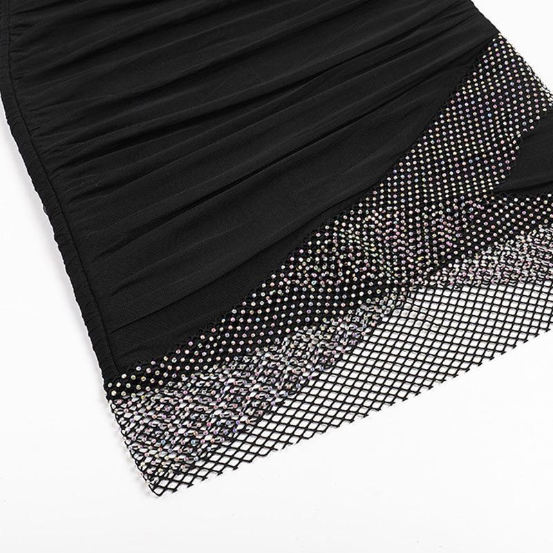 Glänzendes, schulterfreies Mini-Bandage-Kleid mit gerüschtem Mesh-Einsatz und Strass - Schwarz