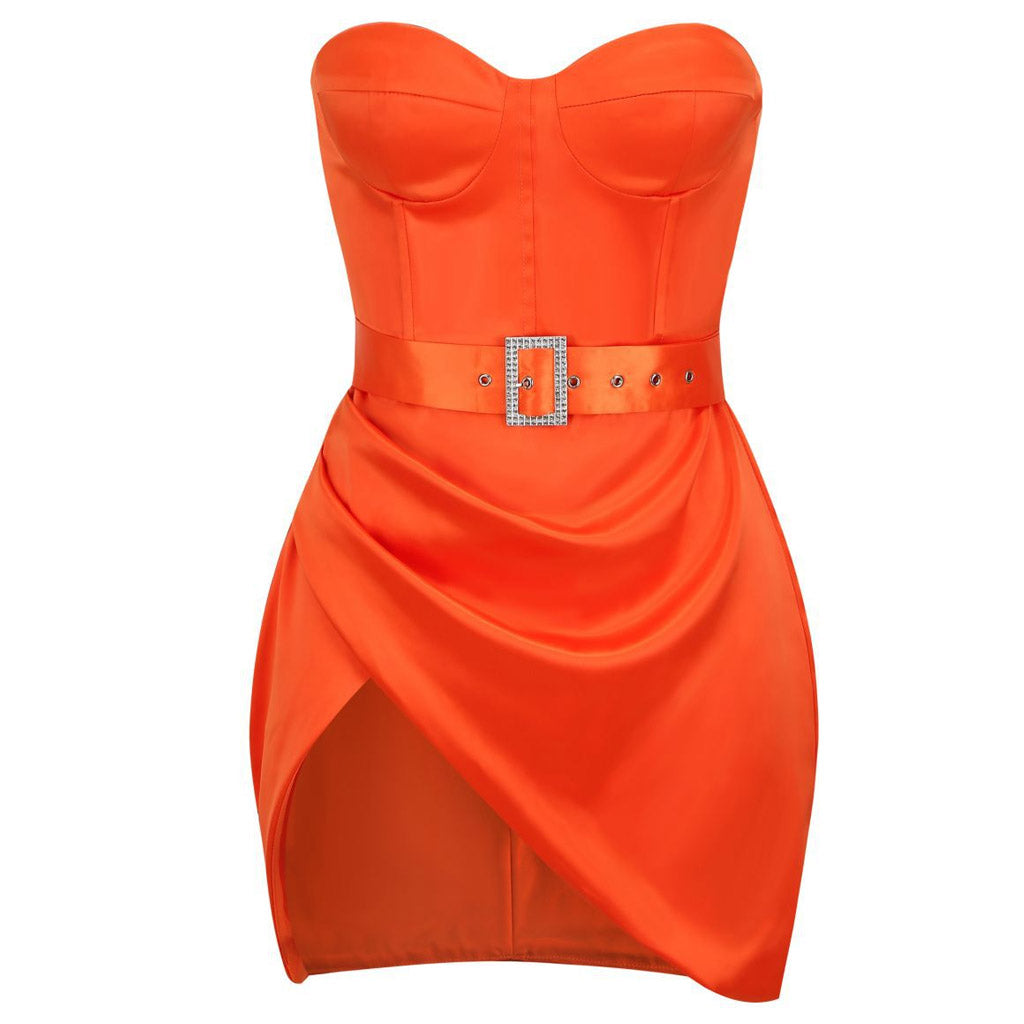 Robe mini drapée en satin sans bretelles avec ceinture scintillante - Orange brûlé