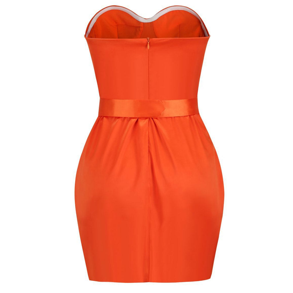 Robe mini drapée en satin sans bretelles avec ceinture scintillante - Orange brûlé