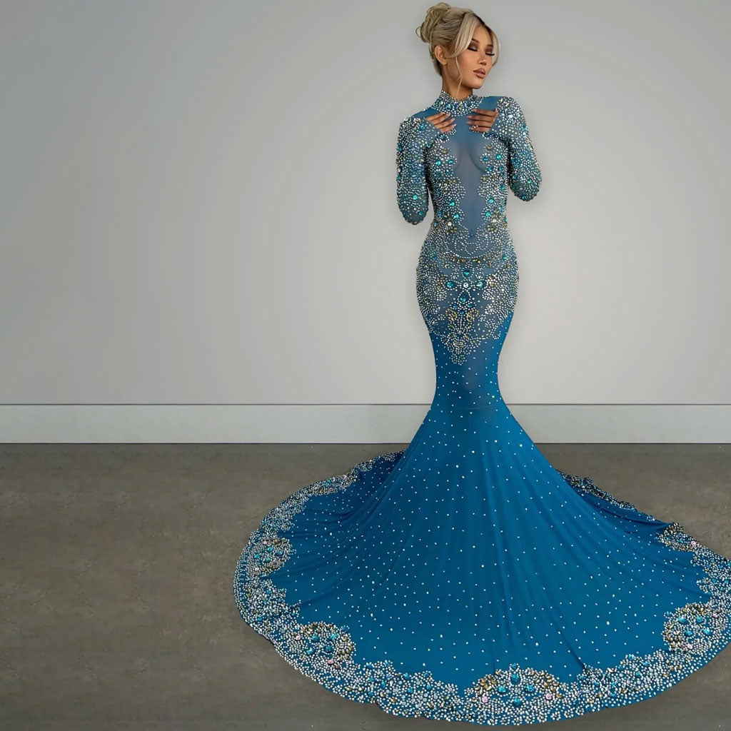 Robe de soirée longue sirène en maille à manches longues et col haut ornée de strass scintillants