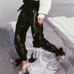 Pantalon taille haute à ceinture et sequins scintillants avec lien à la cheville - Noir