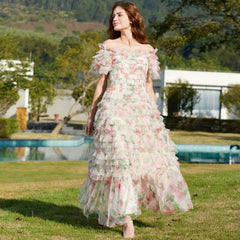 Robe longue en tulle à volants et à épaules dénudées et manches courtes à imprimé floral