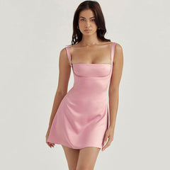 Süßes Satin-Minikleid mit quadratischem Ausschnitt und Strumpfhaltern - Rosa