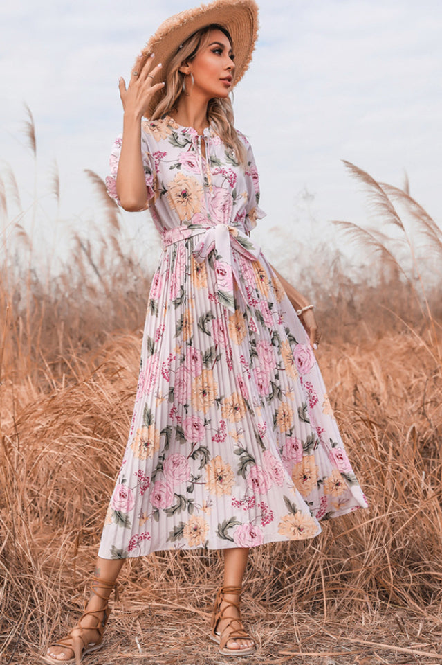 Robe bohème fleurie avec détails noués