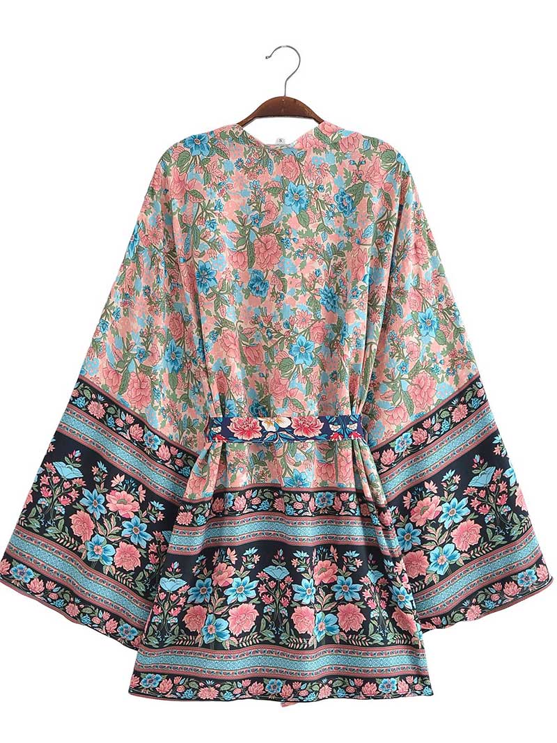 Kimono court à imprimé floral bleu, rose et blanc