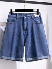 Oversize-Jeans mit hoher Taille und lockerer Passform und kurzer Hose