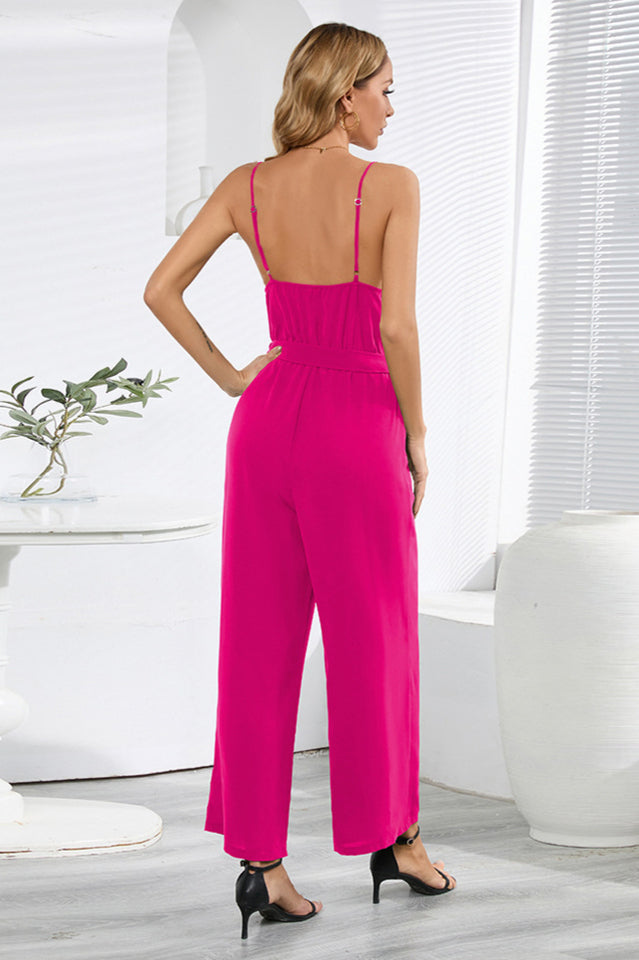 Ärmelloser Jumpsuit mit Bindegürtel