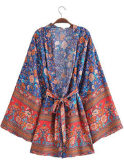 Kimono court à imprimé floral bleu, rose et blanc